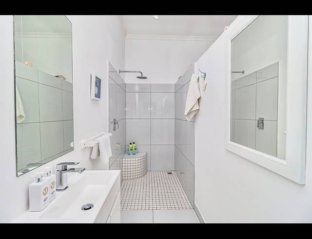 4 BEDROOM HOUSE FOR SALE IN GROTTO BAY